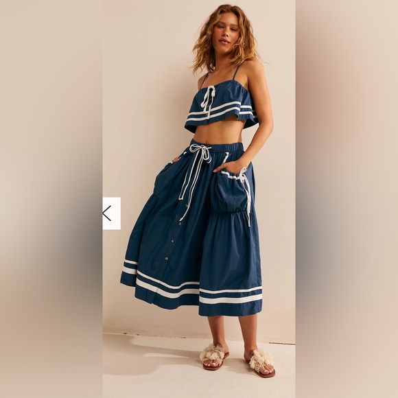 Fischer Skirt Set - Picture 2 of 3